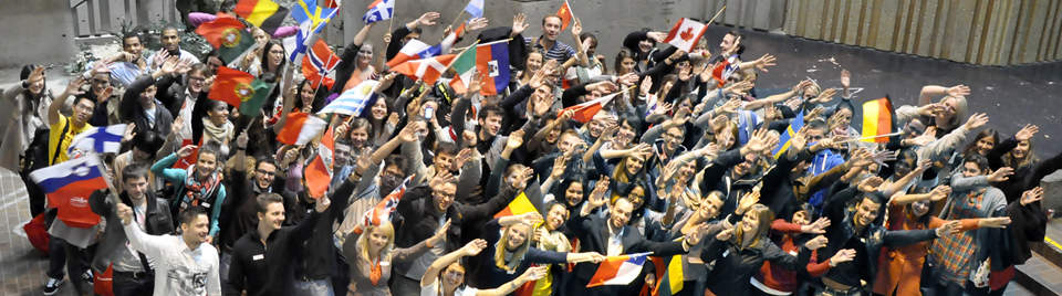 https://montrealcampus.ca/wp-content/uploads/2014/09/etudiants-etrangers-drapeaux.jpg